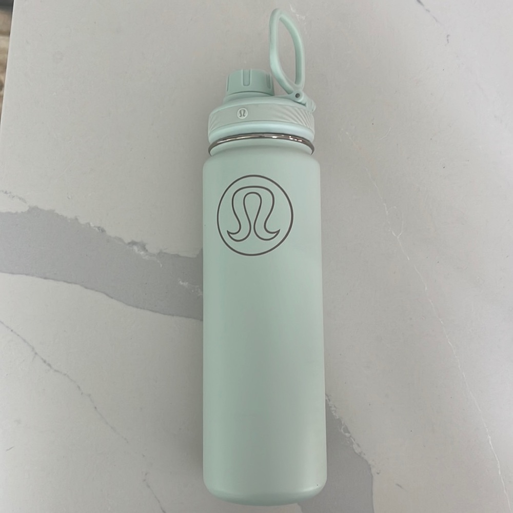 Lululemon 24 oz water bottle
